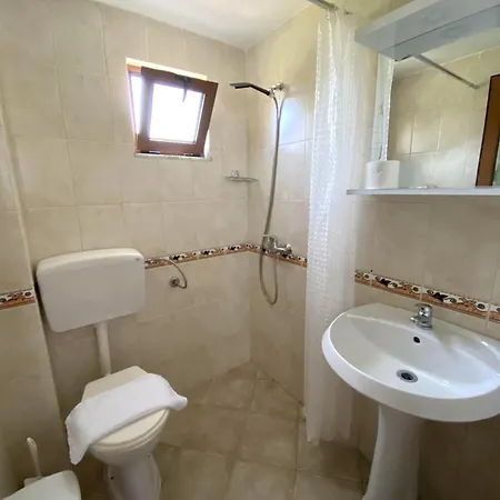 Apartment Flutura *